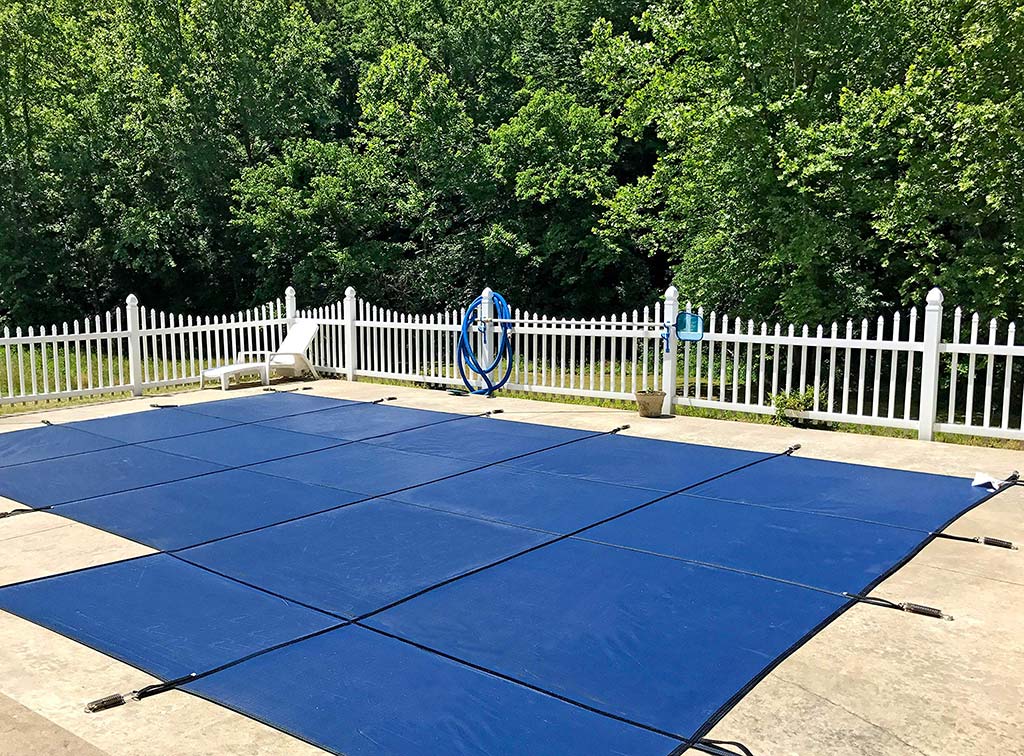 Medence takaró - Fotó: drbertenyimedence.hu